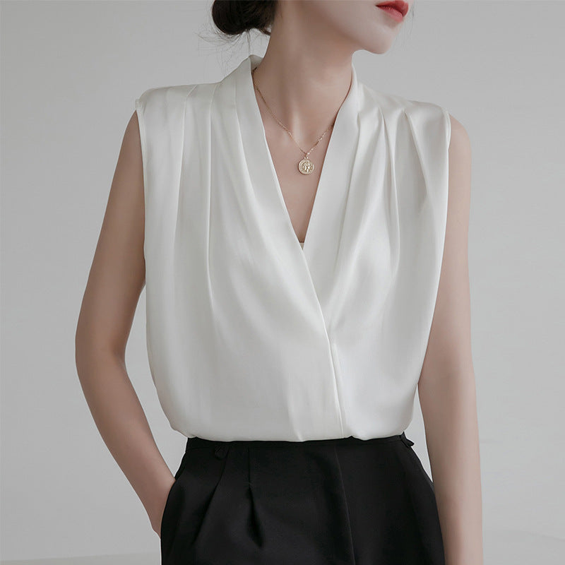 ANNABELLE I SLEEVELESS V-NECK BLOUSE